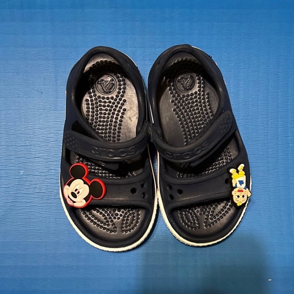 Crocs size 6